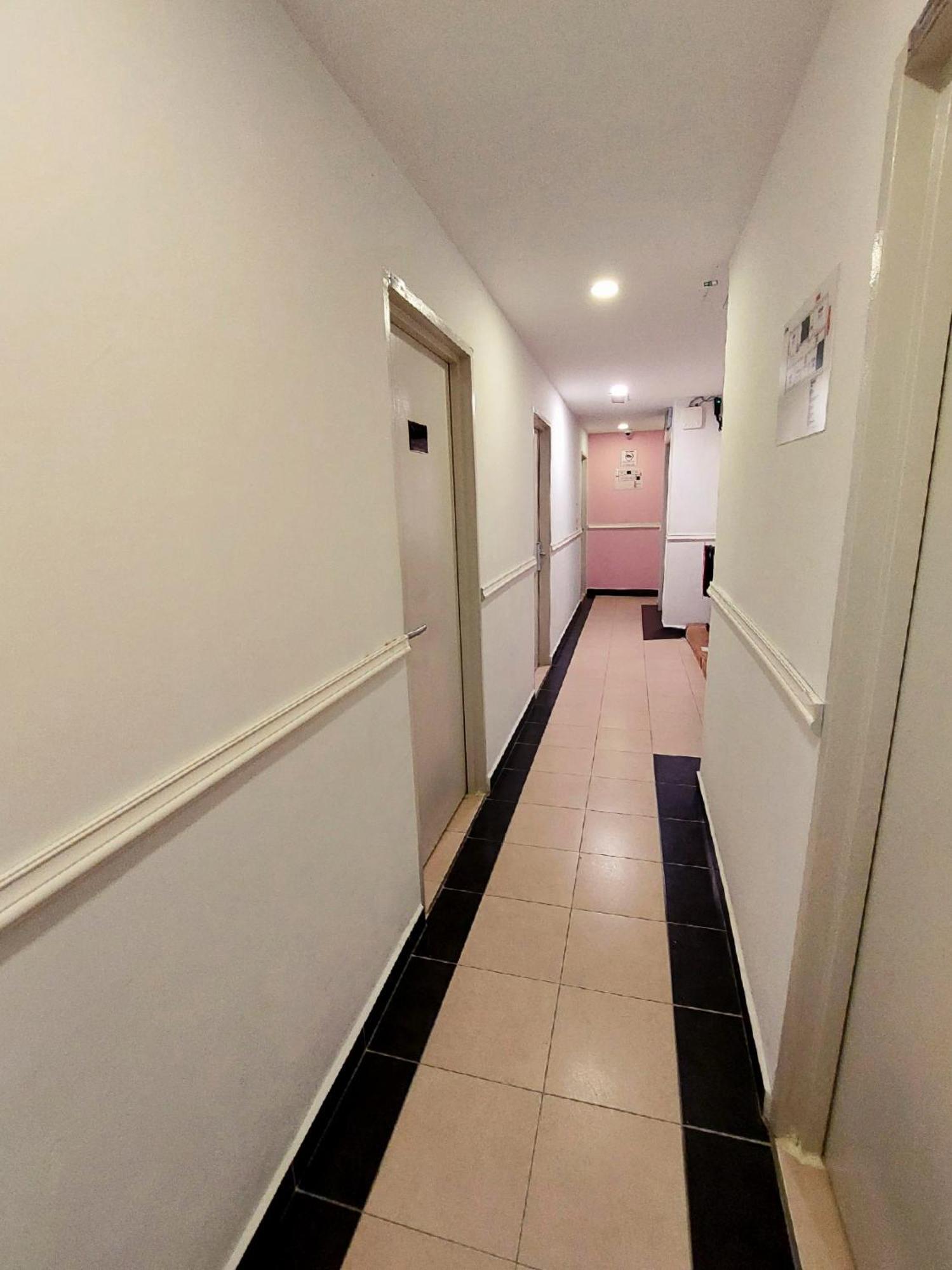Good2Stay Budget Hotel L Lift L Coway Water L Wifi6 L Laundromat Malacca Buitenkant foto